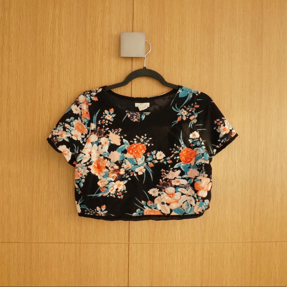 BCNU Floral Crop Top